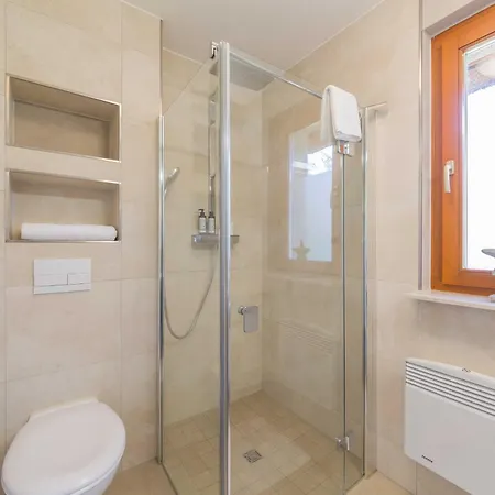 Doppelhaushaelfte بيت للعطل *