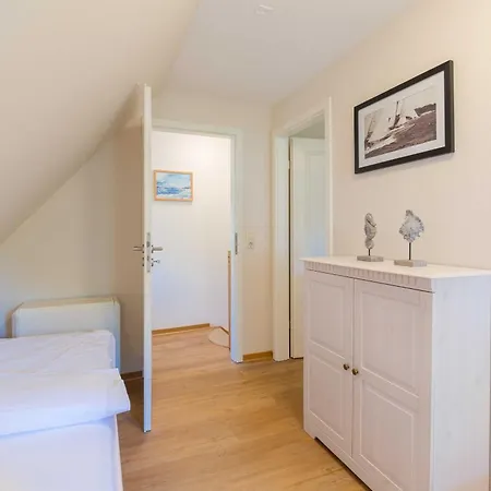 Doppelhaushaelfte بيت للعطل فاستروم