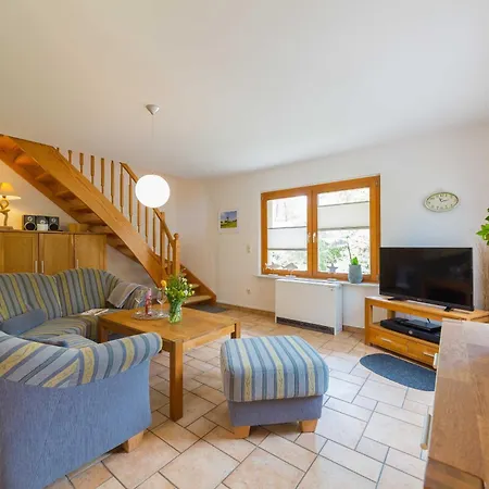 Doppelhaushaelfte بيت للعطل فاستروم