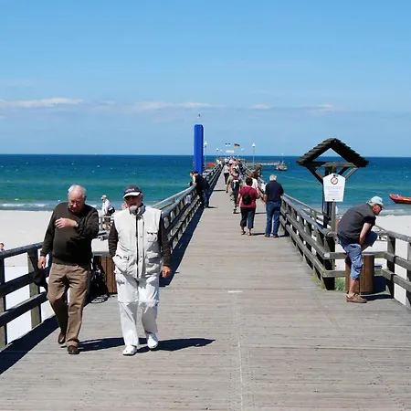 Doppelhaushaelfte فاستروم